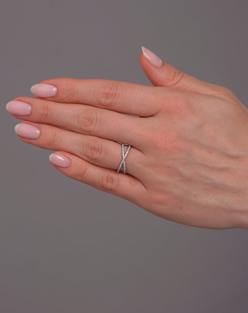 Close-up detail of the 0.25ct brilliant lab-grown diamonds on this 1.8mm wide diamond wedding bands style.