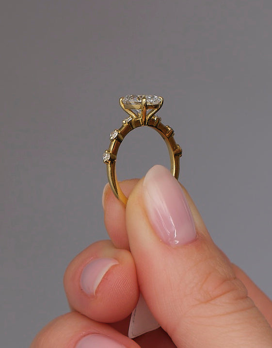 oval cut bubble set Lab Grown Diamond Engagement Rings