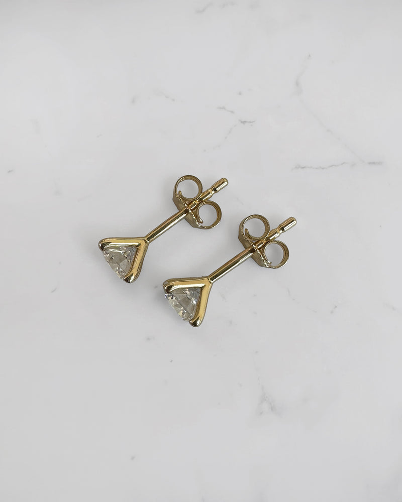 1ct round brilliant lab grown diamond stud earrings in a 4 prong martini setting with 0.50ct E/F VS1+ diamonds in yellow gold.