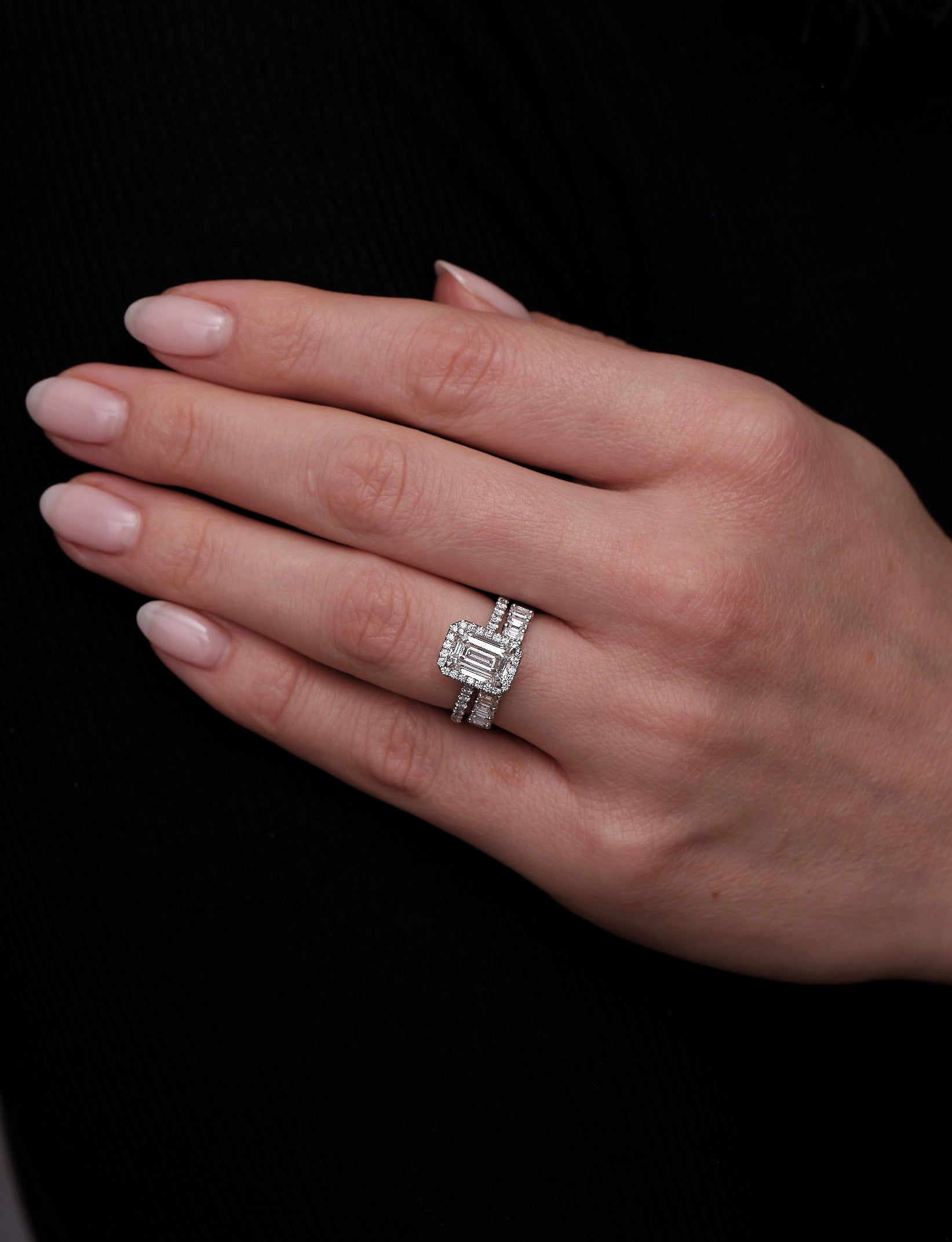 2ct Emerald Seamless Halo