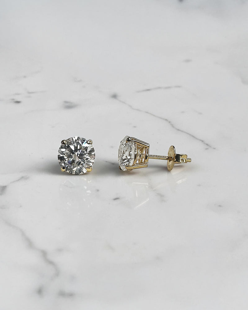 4ct round brilliant lab grown diamond stud earrings featuring 2ct E/F VS1+ lab grown diamonds with Ideal Cut, Excellent Polish, Excellent Symmetry and No Fluorescence in a four prong basket setting.