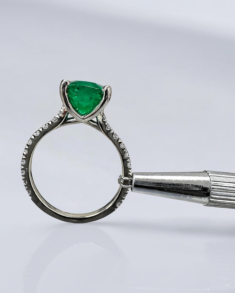 5ct cushion lab grown green emerald statement engagement ring with diamond split shoulder design platinum or 18kt white gold