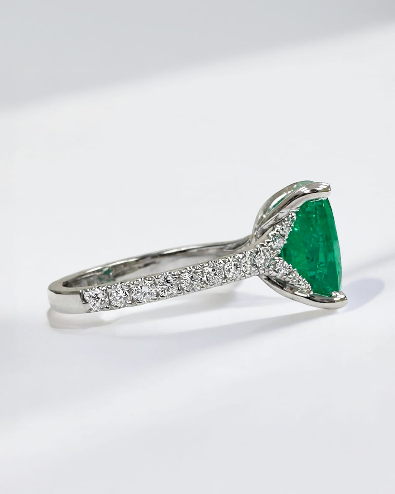 5ct cushion lab grown green emerald statement engagement ring with diamond split shoulder design platinum or 18kt white gold