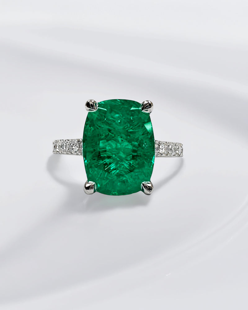 5ct cushion lab grown green emerald statement engagement ring with diamond split shoulder design platinum or 18kt white gold