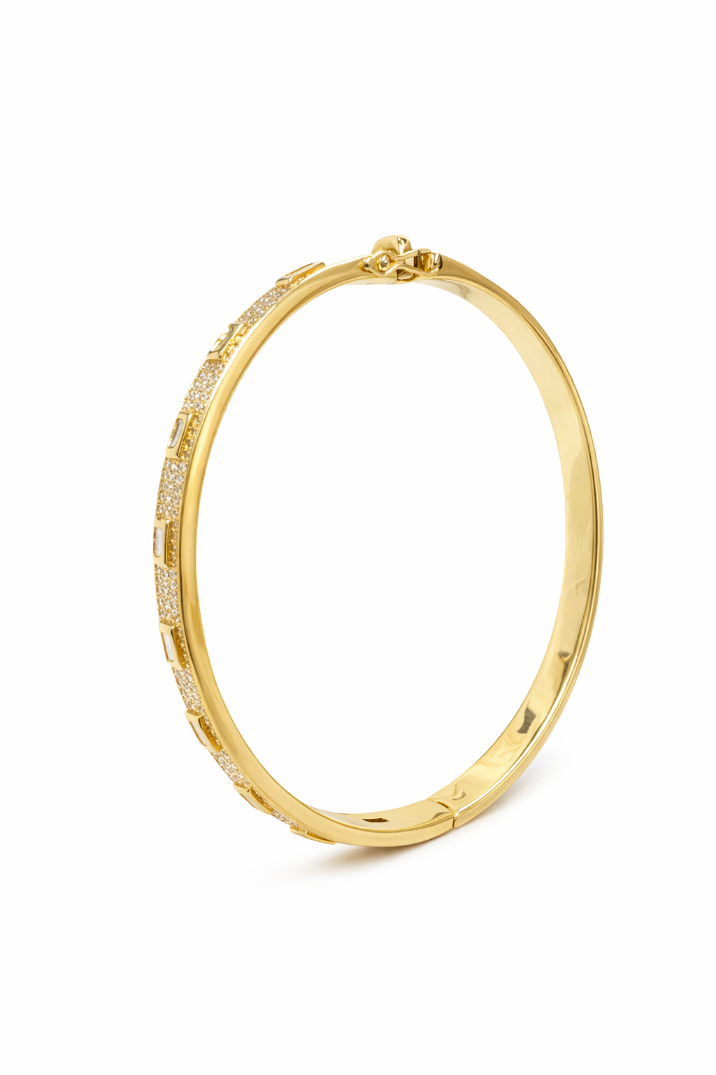 Diamond bangle in yellow gold with baguette and round brilliant cut diamonds