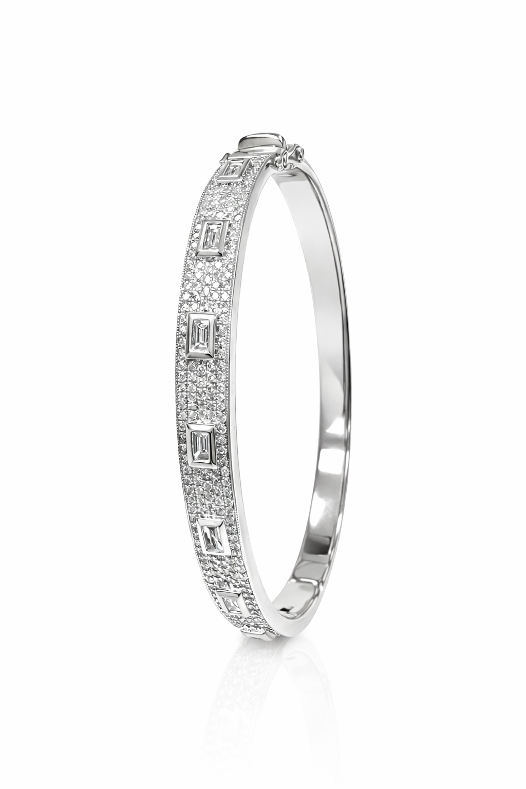 Diamond bangle in white gold with baguette and round brilliant cut diamonds