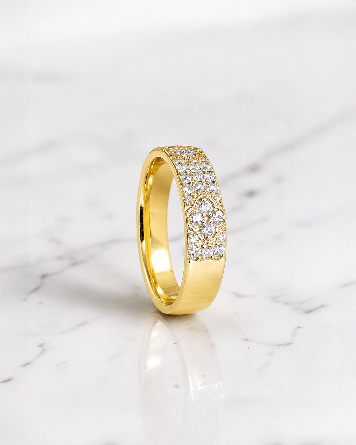 Diamond 4 Leaf Clover band with 0.50ct diamonds in yellow gold, featuring a 4.8mm half set diamond band with an elegant clover design.