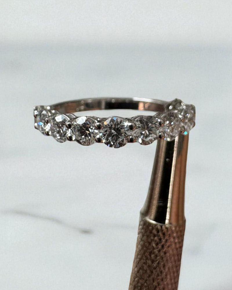Perspective view of a luxury 1.50ct round diamond ring for diamond engagement band bridal sets.