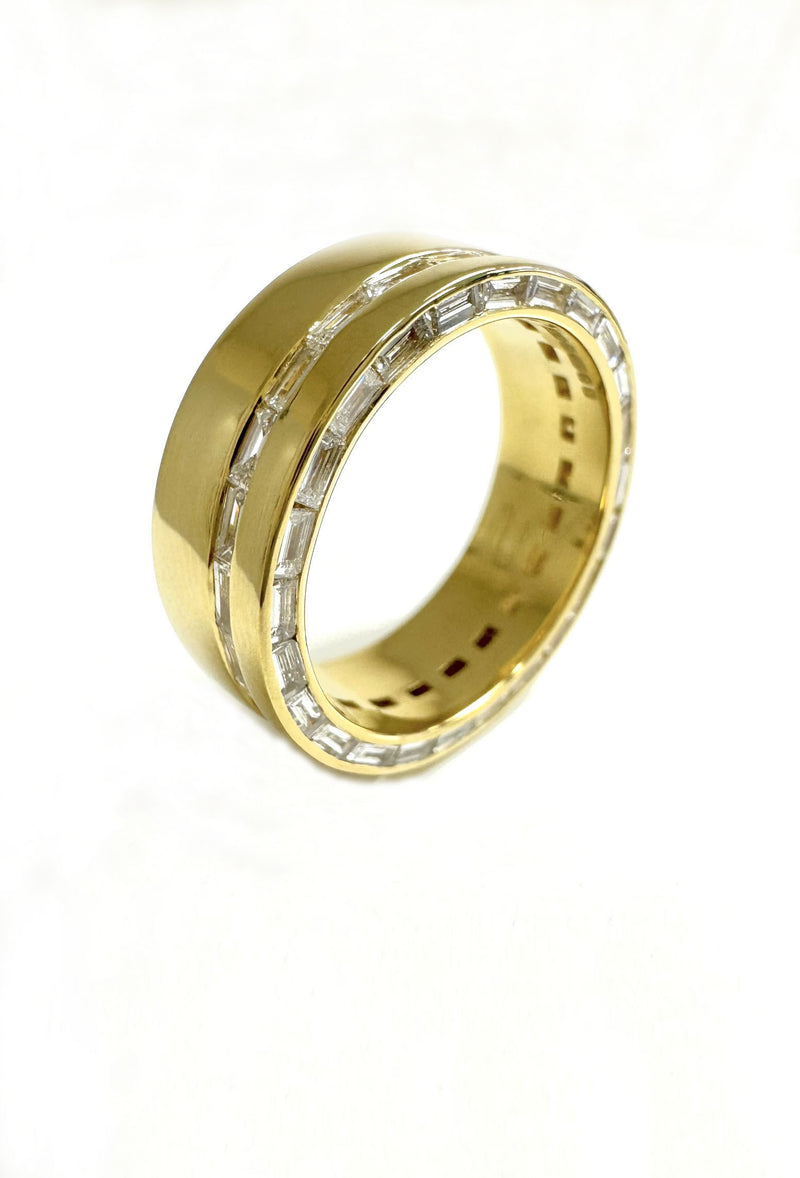 A luxurious 7mm ring with embedded baguette diamonds from our premium men's wedding band collection.