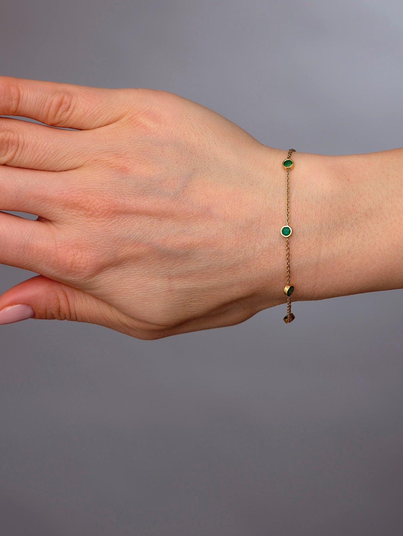 Emerald Bezel Chain Bracelet