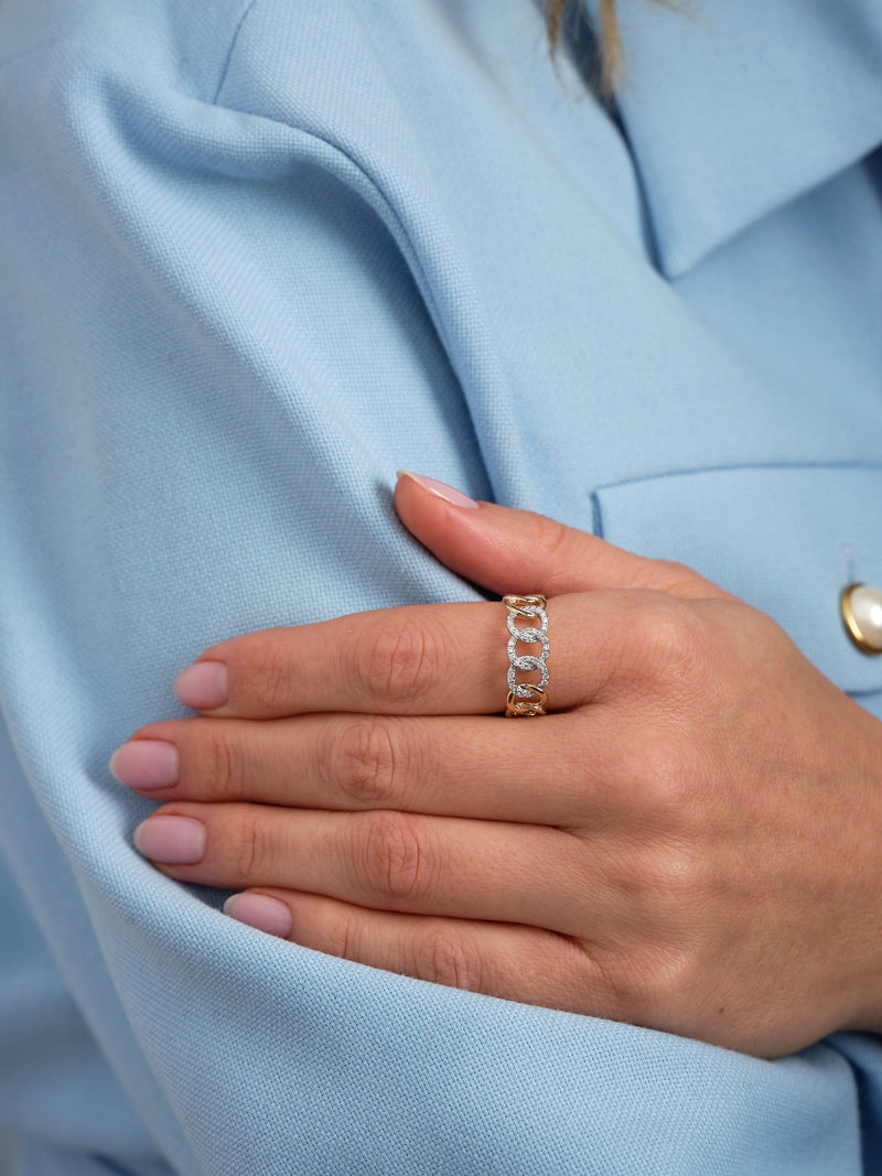 Close-up detail of the paved diamonds on this elegant curb chain link diamond rings for women style.