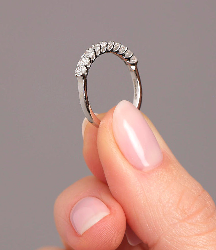 Side profile of a comfort fit micro band, designed to match with oval diamond rings.